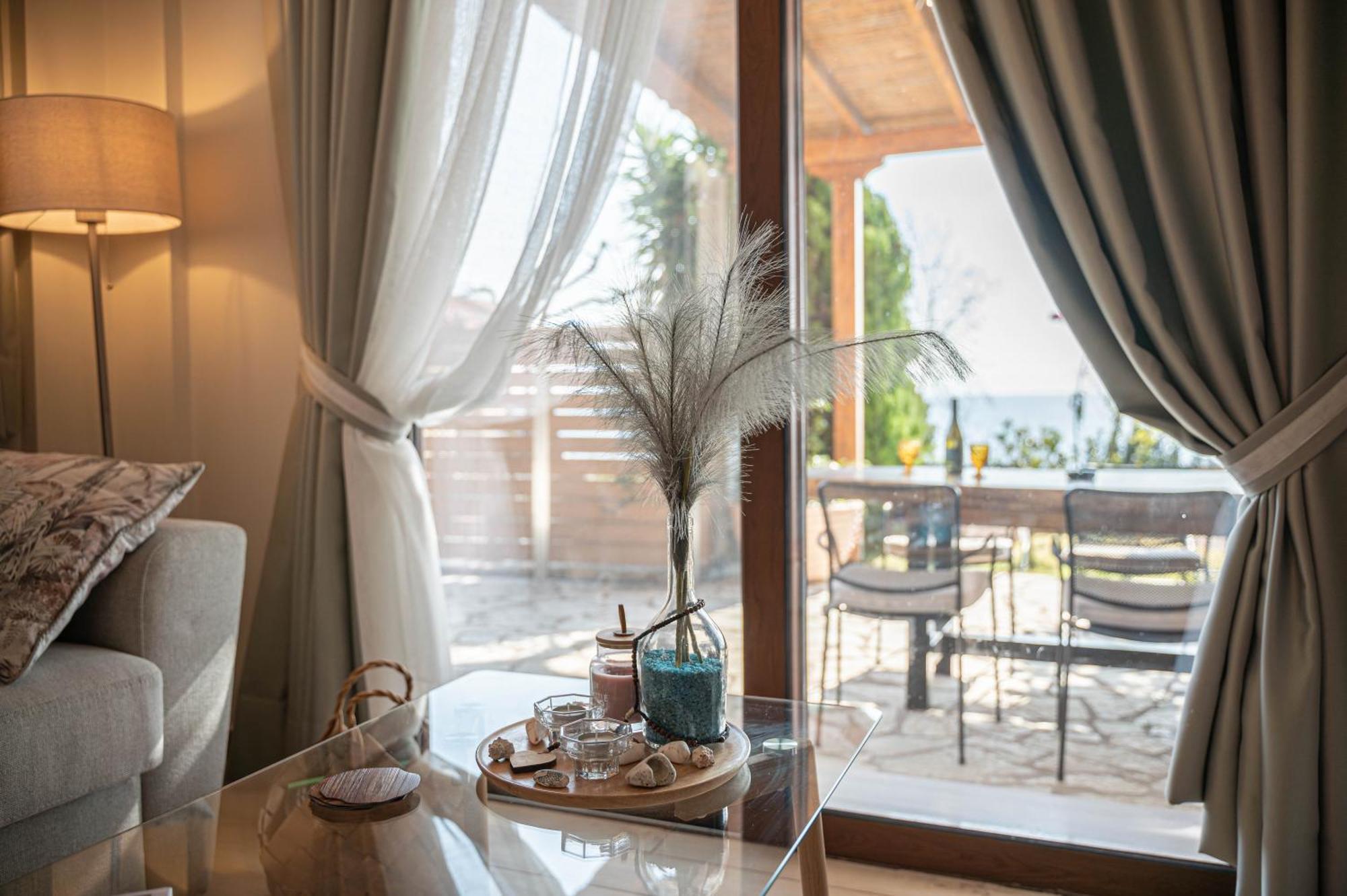 Paralio Astros Beachfront Suites Xiropigado Exterior photo