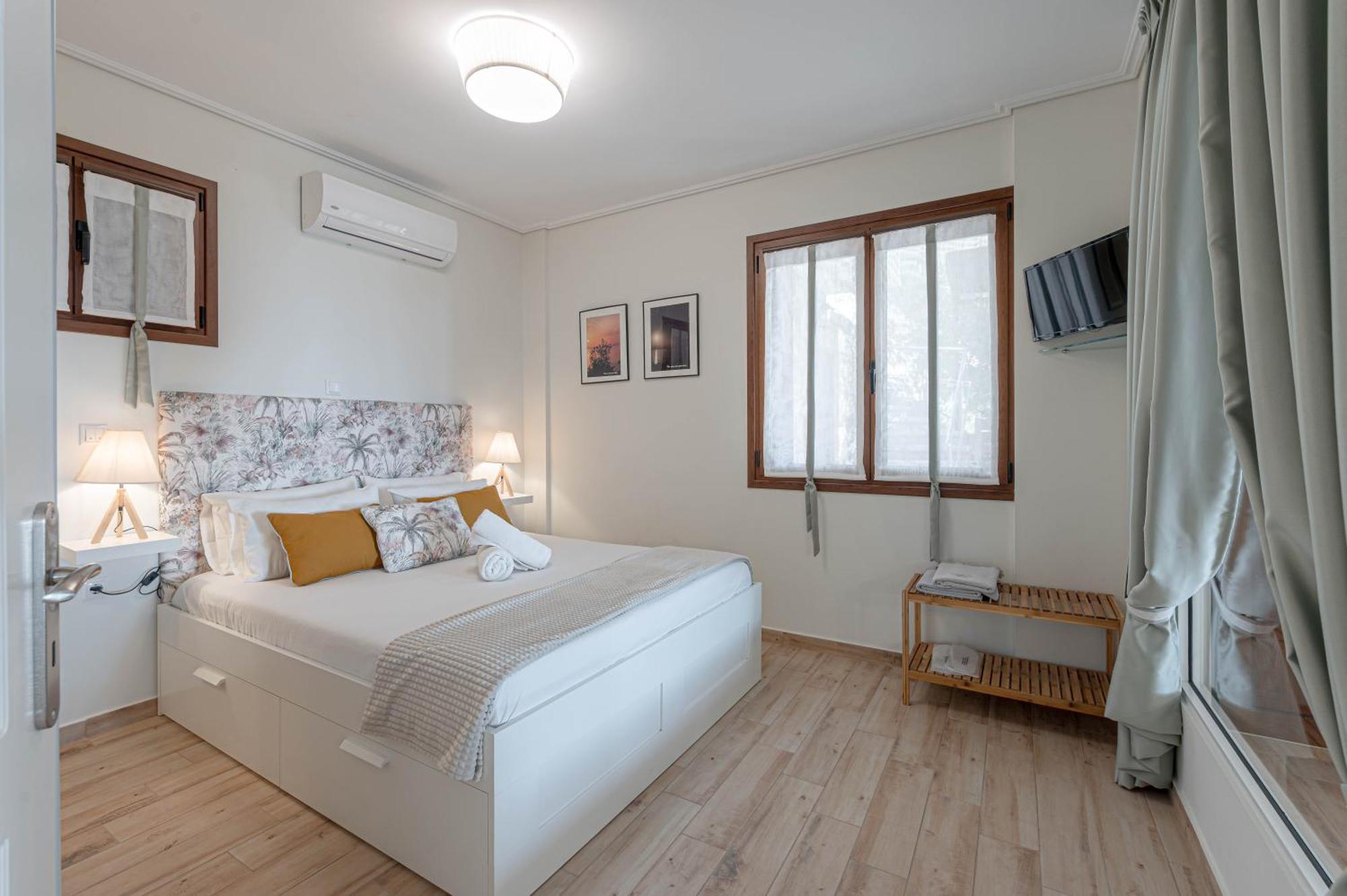 Paralio Astros Beachfront Suites Xiropigado Exterior photo