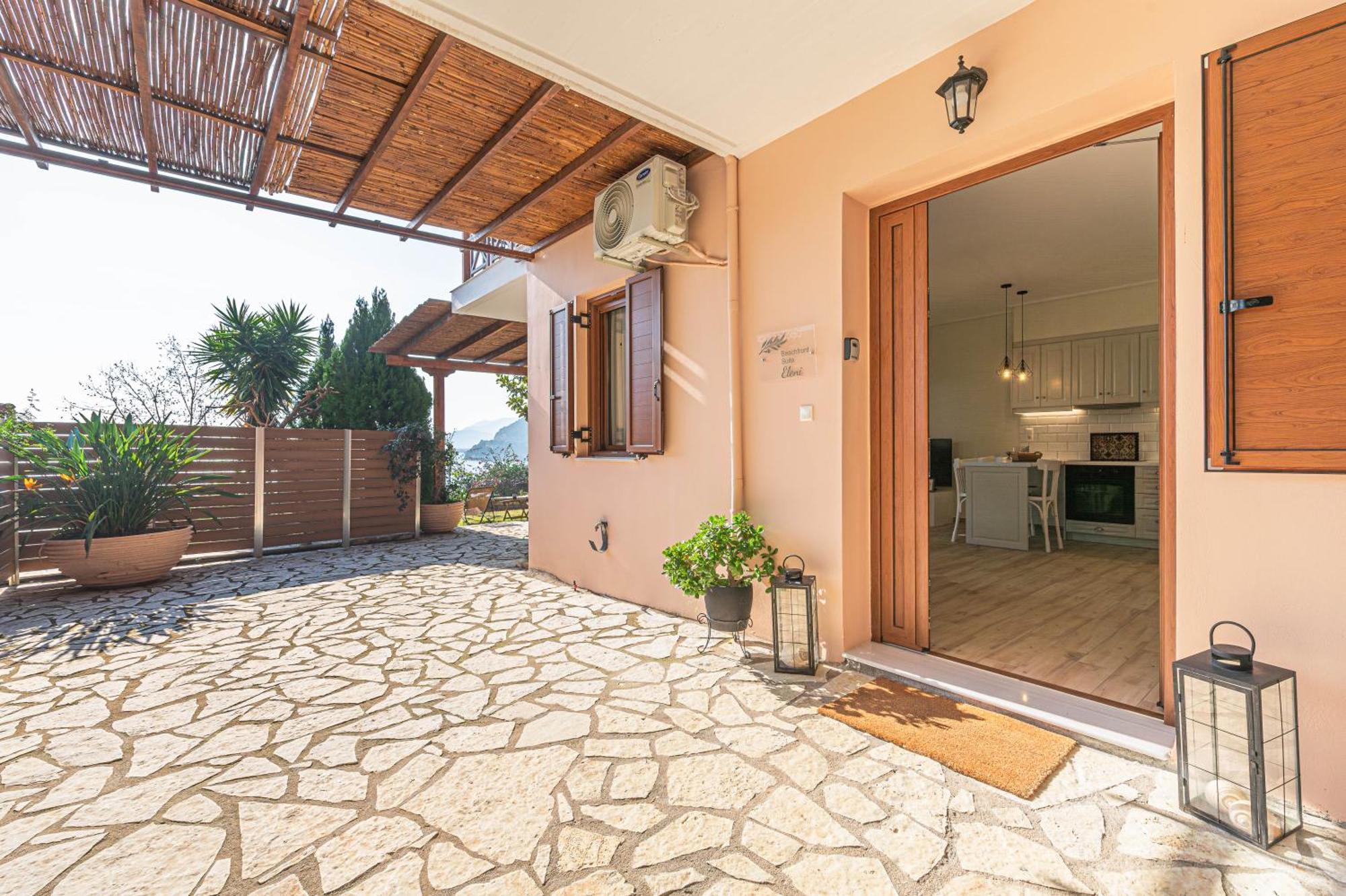 Paralio Astros Beachfront Suites Xiropigado Exterior photo