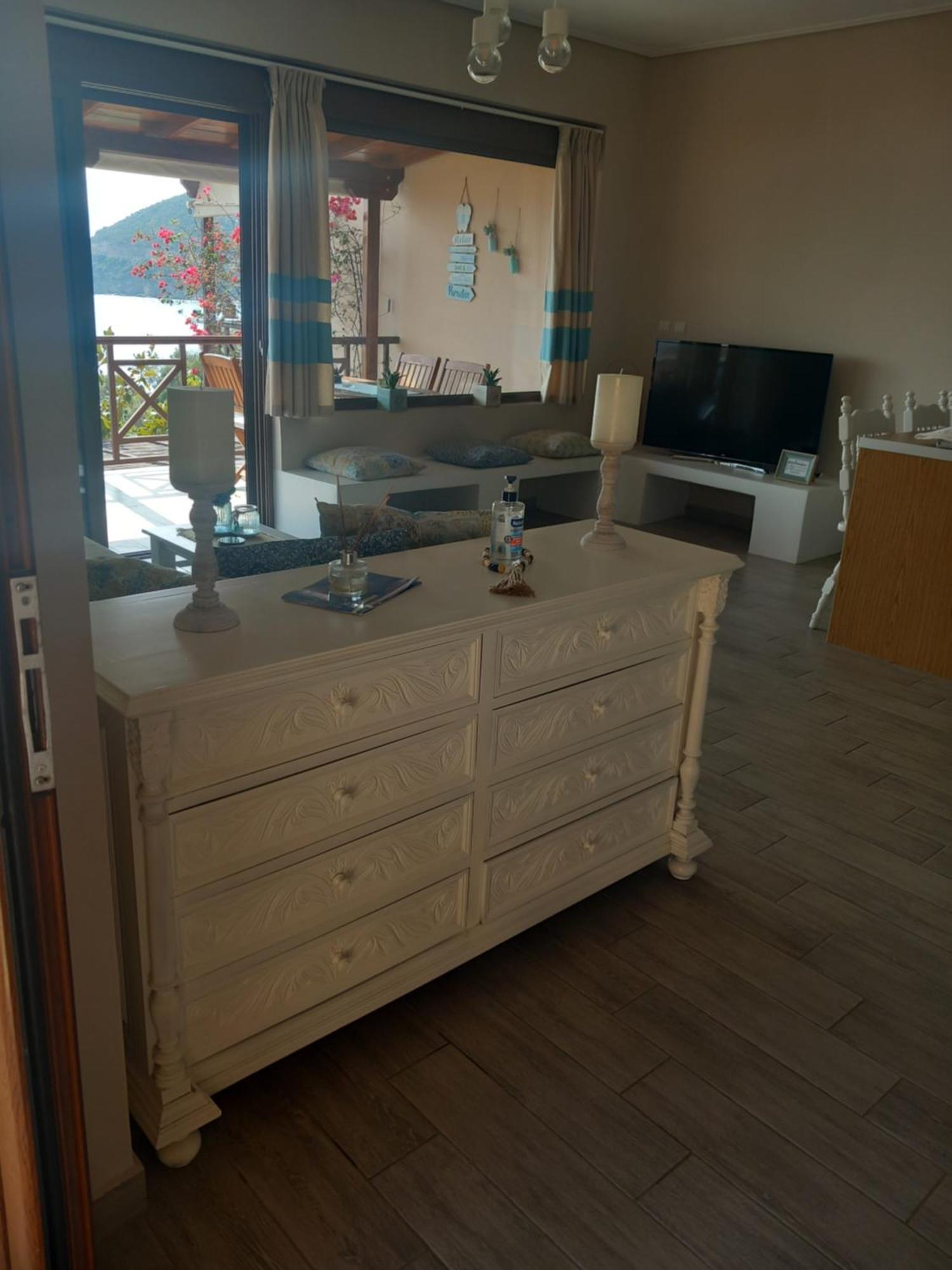 Paralio Astros Beachfront Suites Xiropigado Room photo