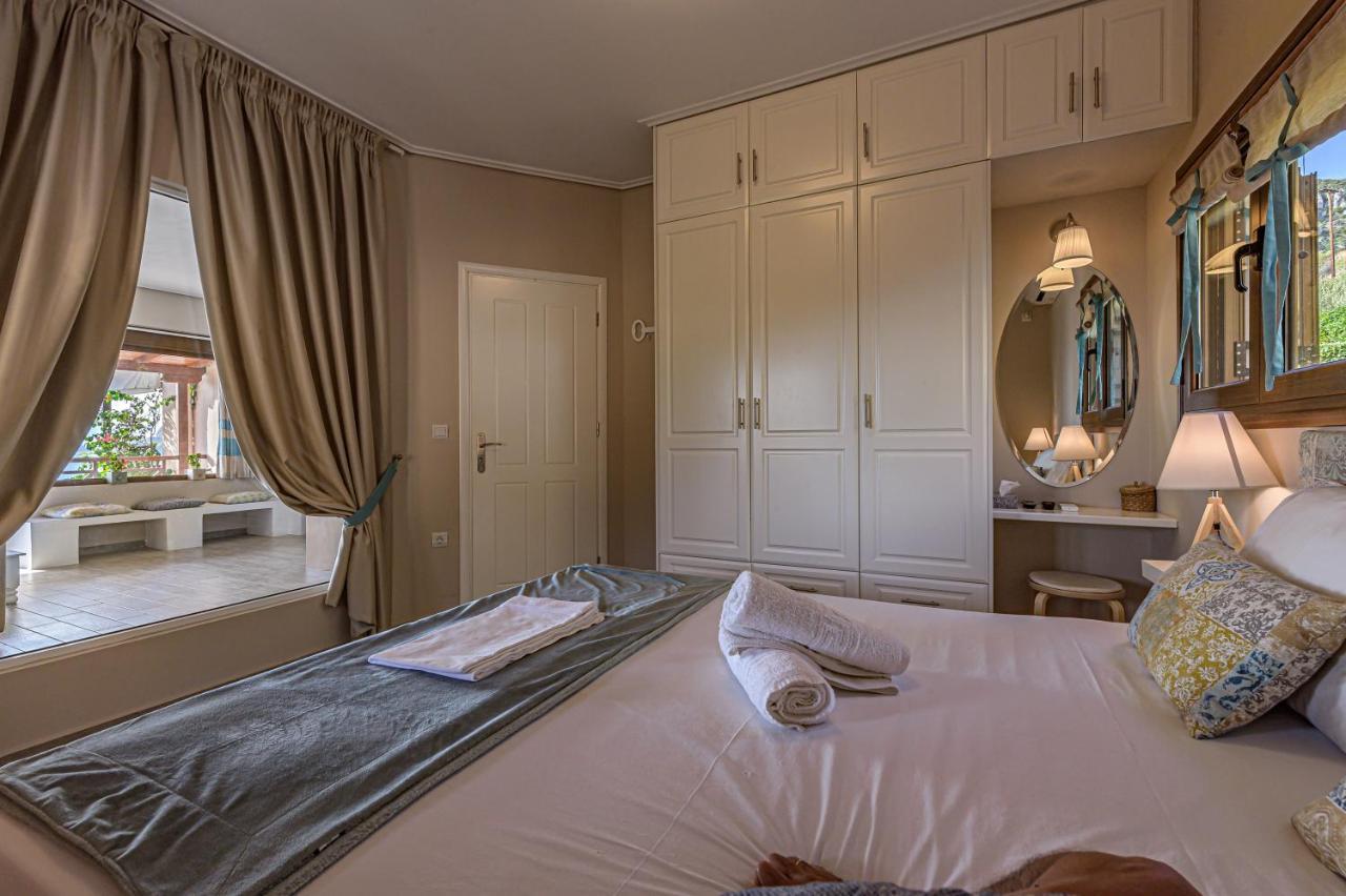 Paralio Astros Beachfront Suites Xiropigado Exterior photo